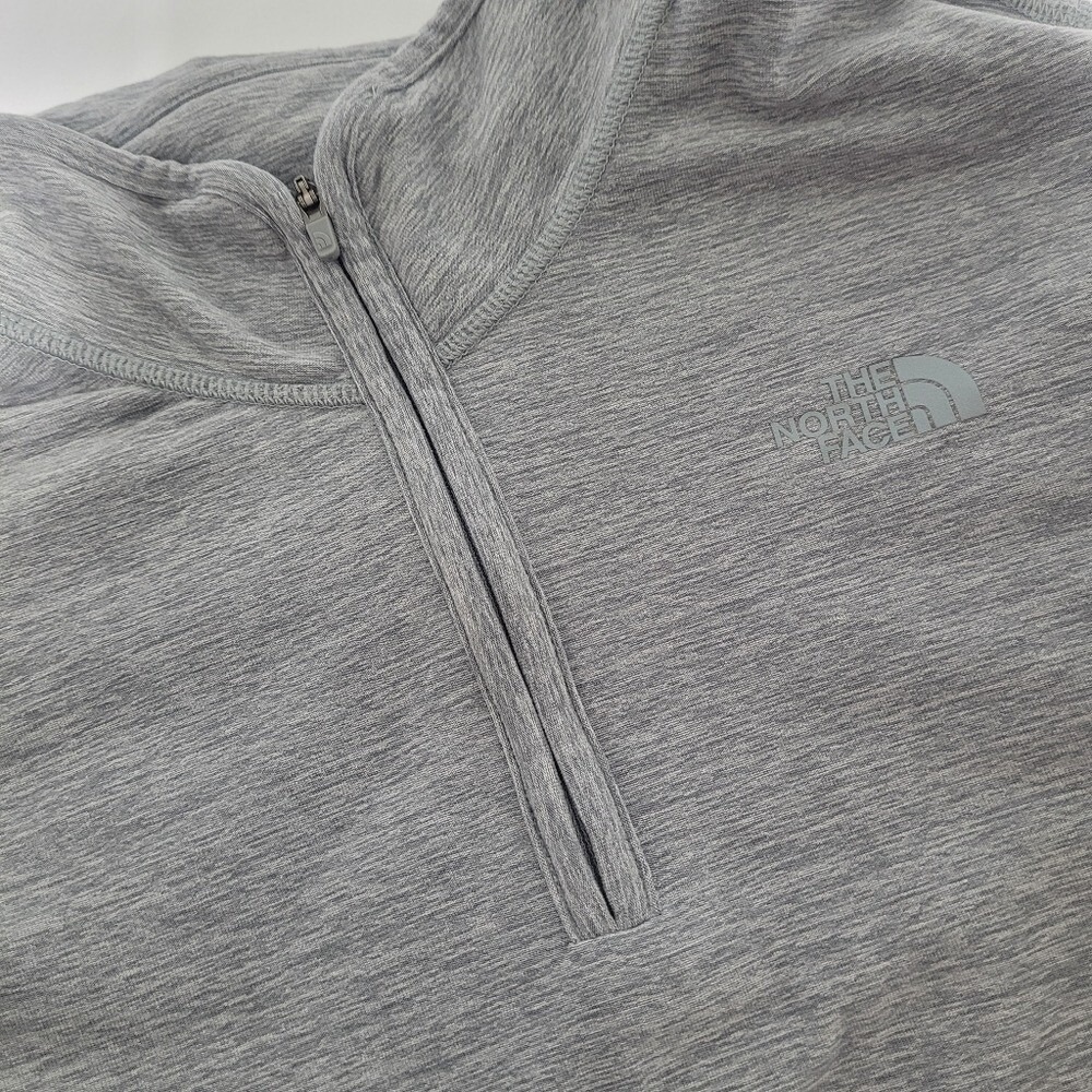 The North Face Women's Winter Warm Essential Athletic Quarter‎ Zip Gray Medium